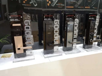 Khóa cửa thẻ từ có những ưu và nhược điểm gì?