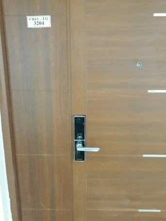 Khóa vân tay cho cửa đại sảnh biệt thự cao cấp