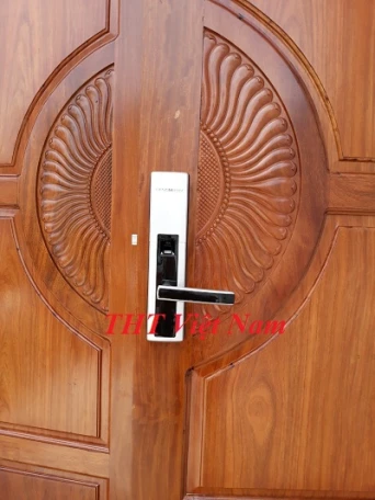 Khóa vân tay cửa chính dành cho biệt thự, nhà riêng