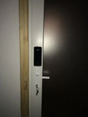 Lắp đặt khóa vân tay cửa nhôm xingfa, cửa nhựa tại Nha Trang