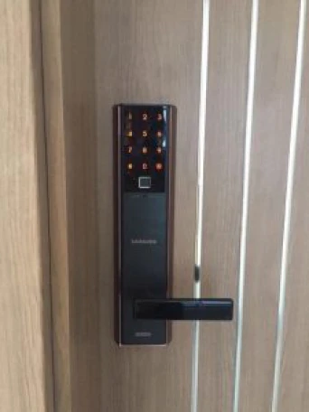Lắp khóa vân tay Samsung tại Nha Trang - Khánh Hòa