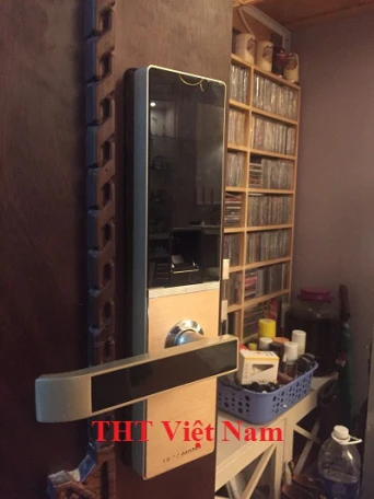 So sánh khóa vân tay Dessmann và khóa Yale