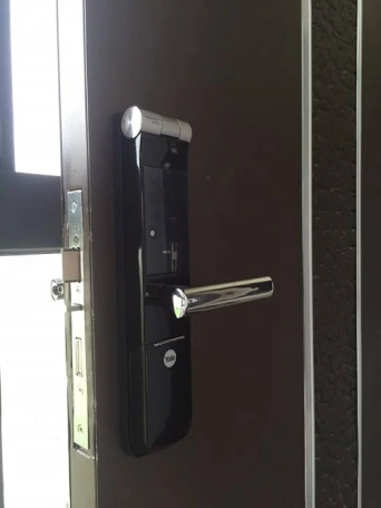 So sánh khóa vân tay Dessmann và khóa Yale